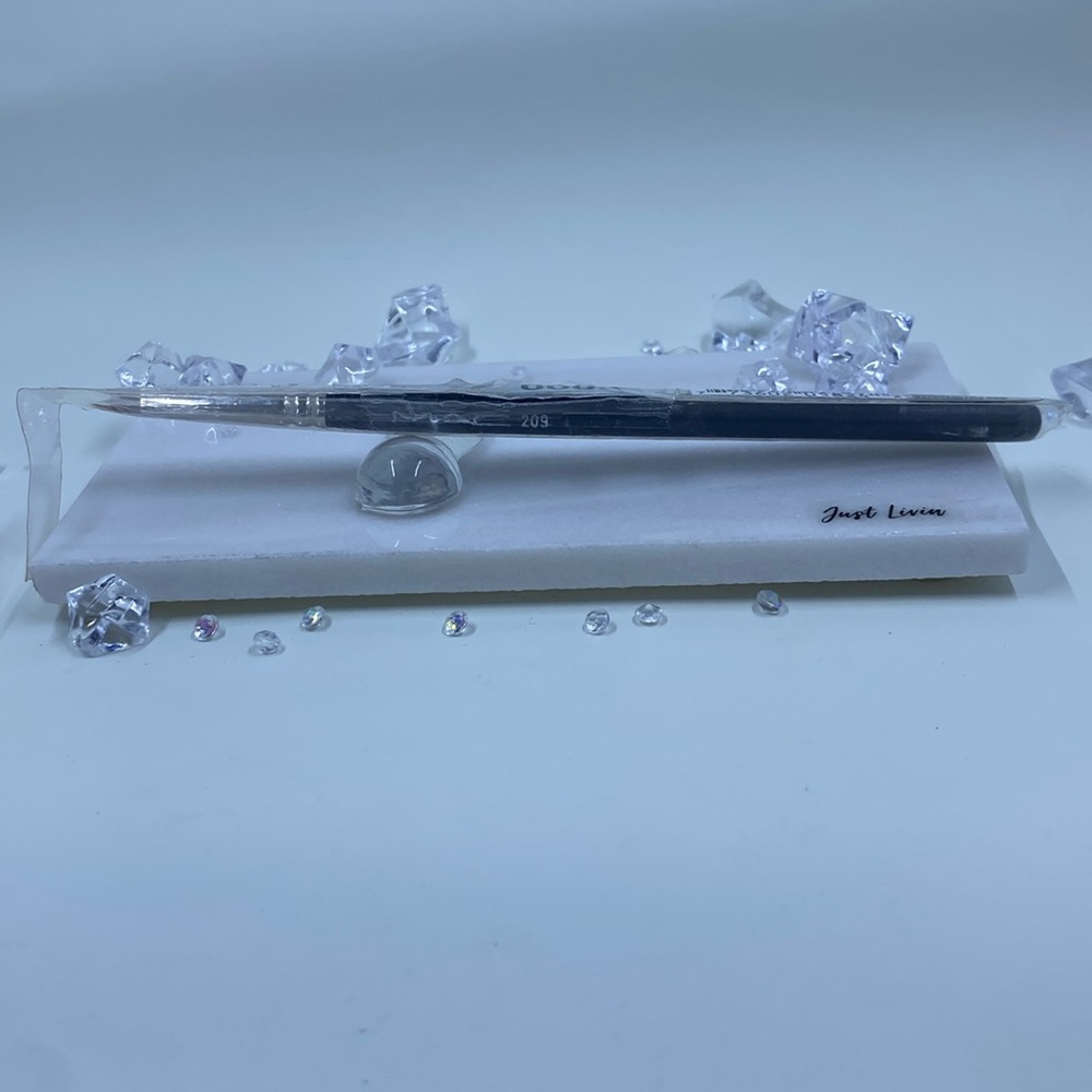 RARE 209 Brush - Picture 2 of 11